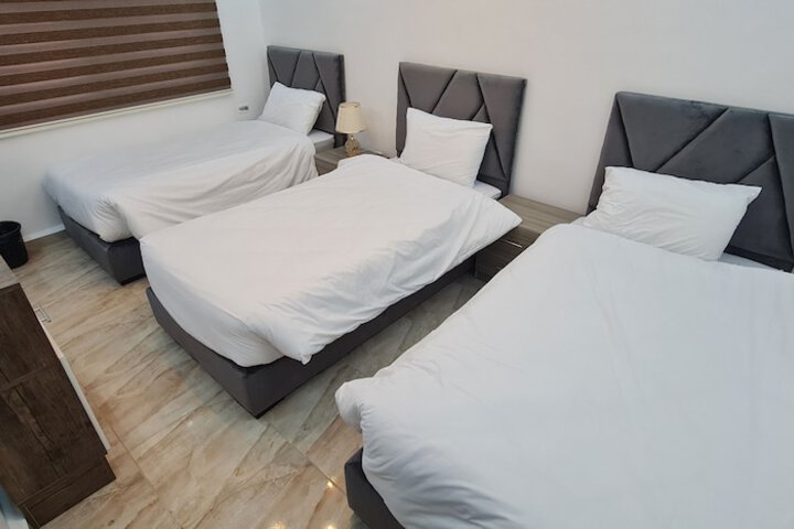 Room 4 of 14