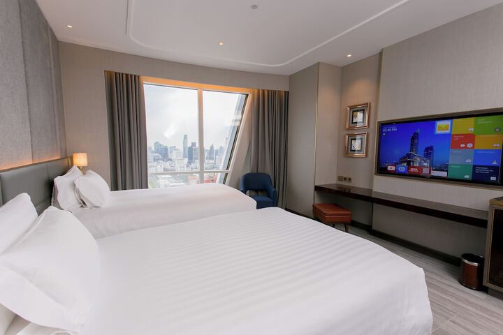 Room 52 of 151