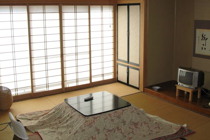 Room 14 of 37