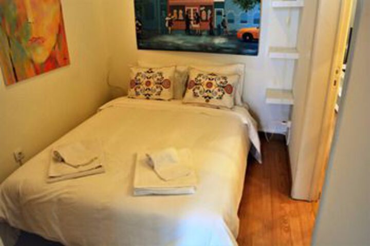 Room 4 of 8