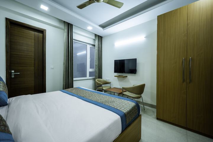 Room 10 of 29