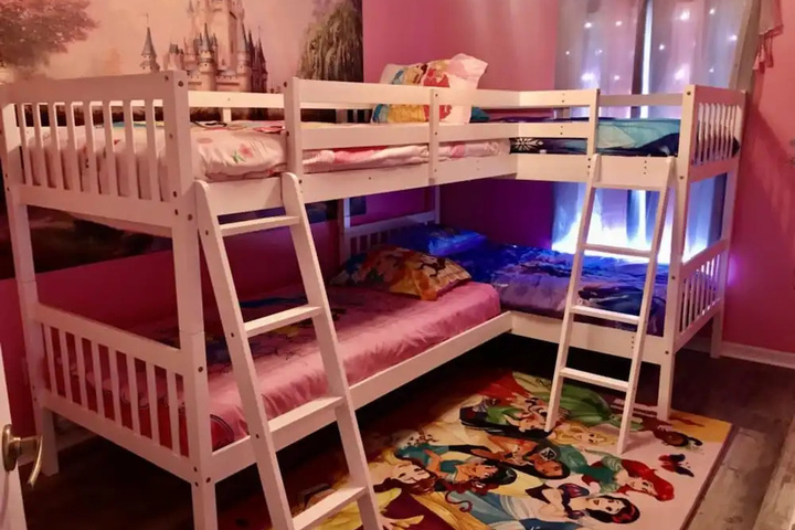 Room 4 of 28