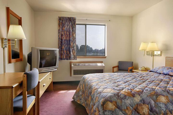 1 King Bed (5 of 11)