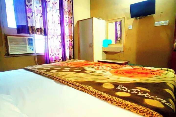 Room 5 of 69