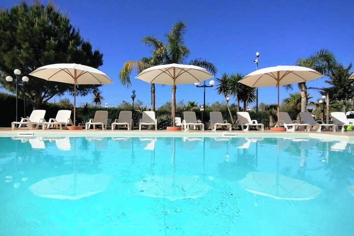 Pool Hotel