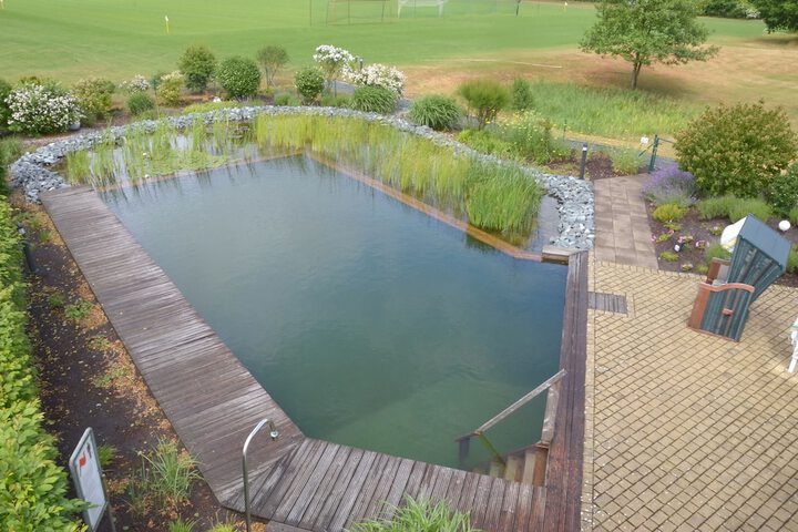 Pool 25 of 44
