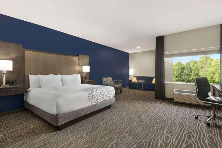 1 King Bed Mobility Accessible (22 of 23)