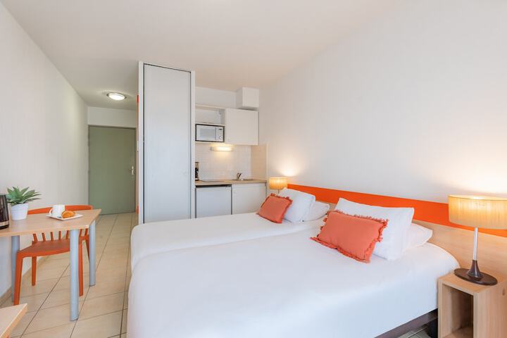 Room 11 of 27