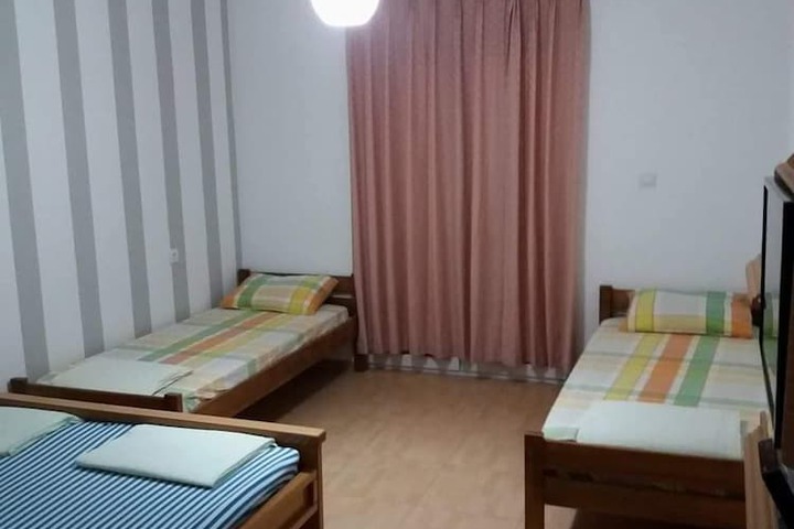 Room 4 of 27
