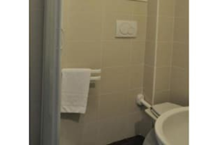 Room 9 of 10