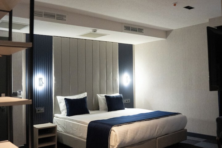 Room 7 of 49