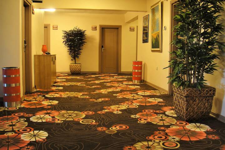Ballroom/Hall 39 of 55