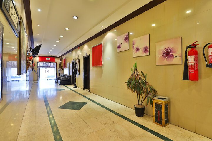 Ballroom/Hall 23 of 25