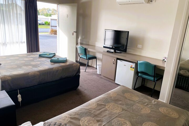 Room 8 of 16