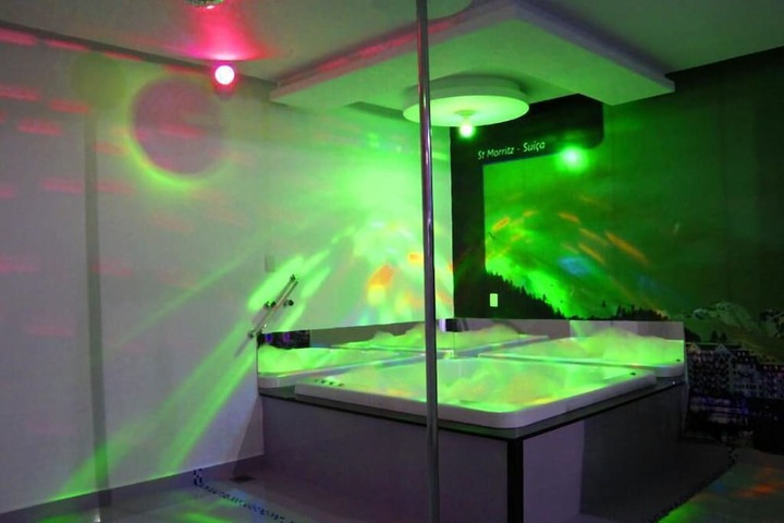 Room 8 of 10