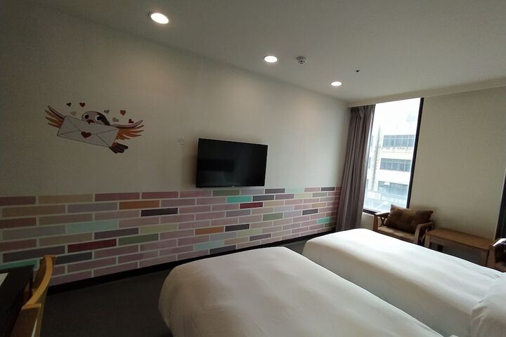 Room 19 of 68