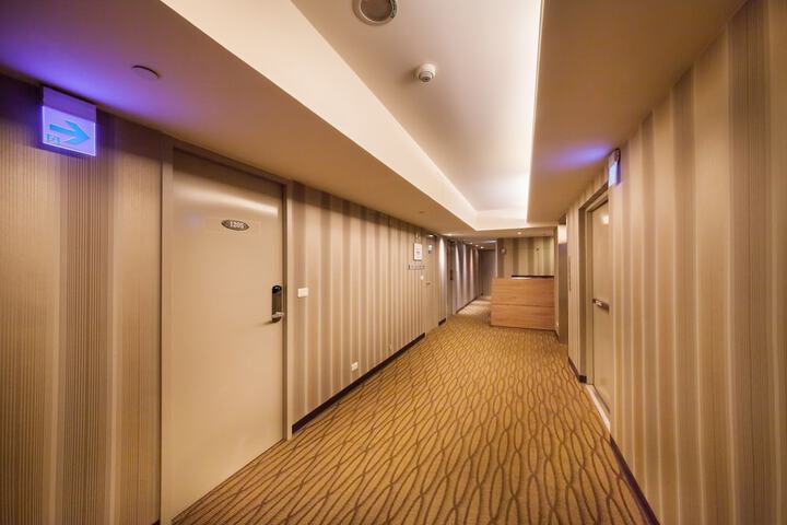 Ballroom/Hall 30 of 36