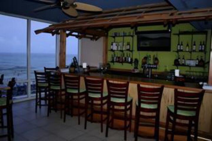 Lounge 7 of 11