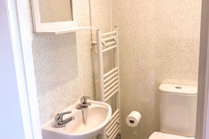 Room 8 of 10