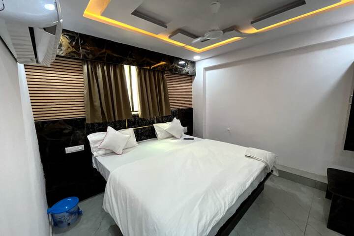 Room 13 of 21