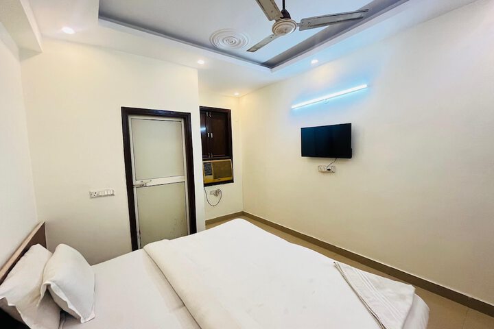 Room 2 of 9