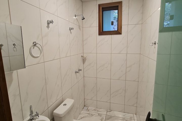 Room 8 of 10