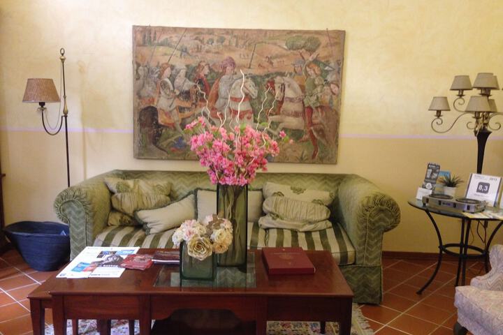 Lounge 108 of 142