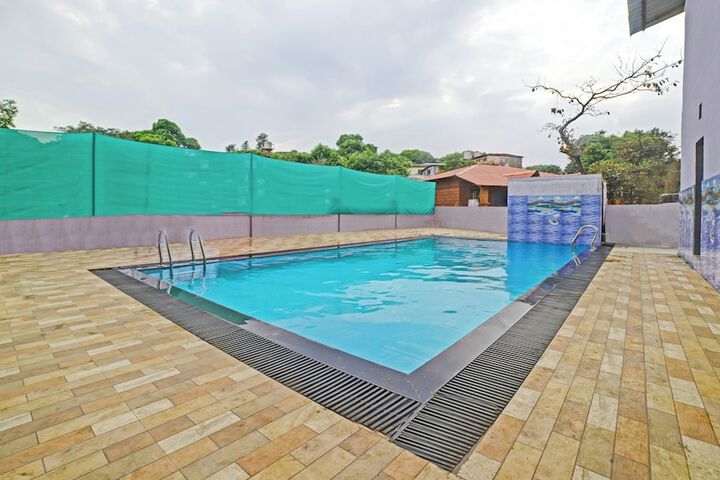 Pool 23 of 33