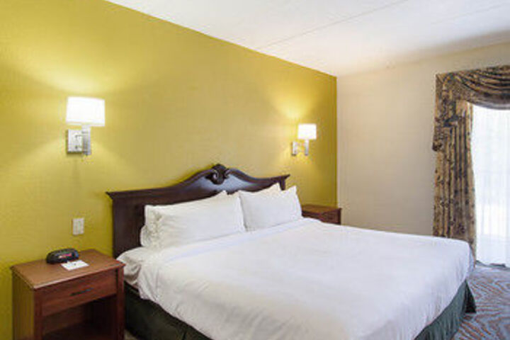 Room 13 of 28