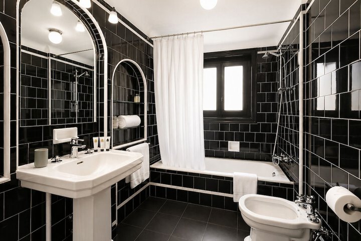 Room 25 of 40