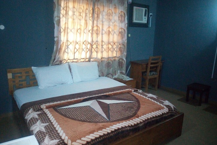 Room 10 of 13