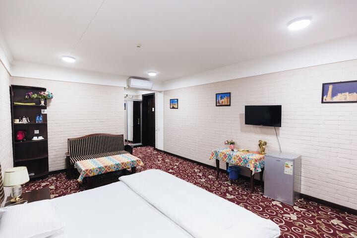 Room 2 of 22