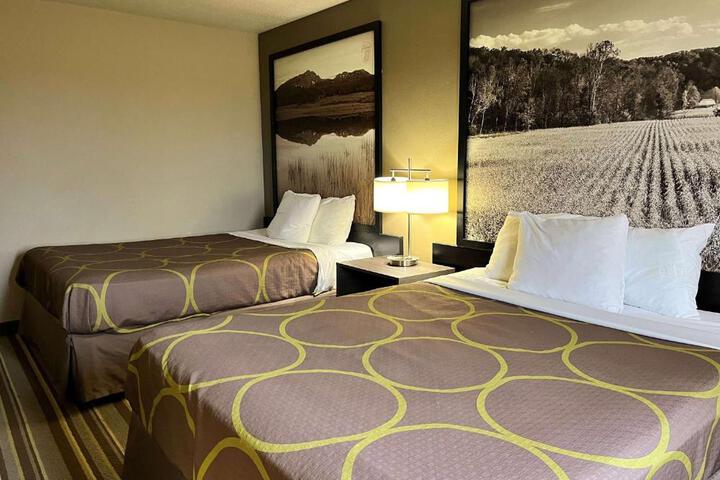 2 Queen Beds (7 of 8)