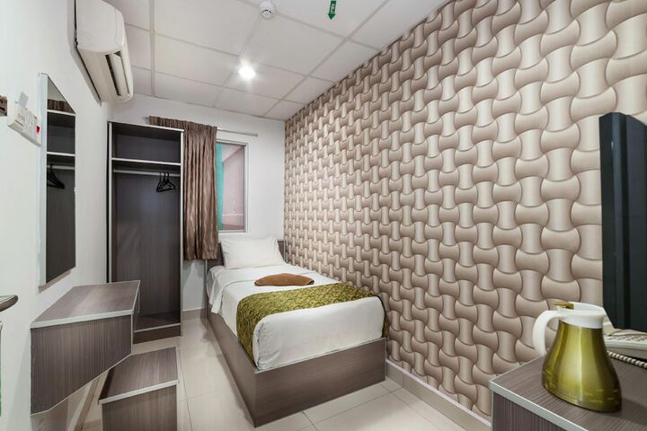 Room 43 of 128