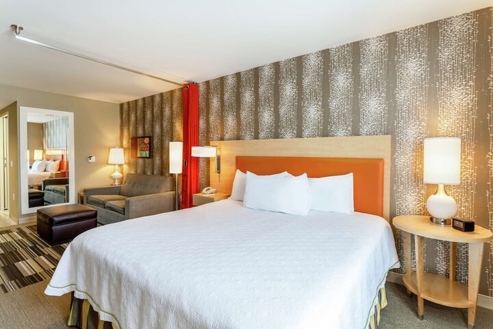 1 King Bed Studio Suite (4 of 17)