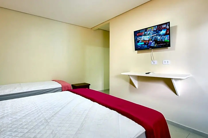 Room 4 of 16