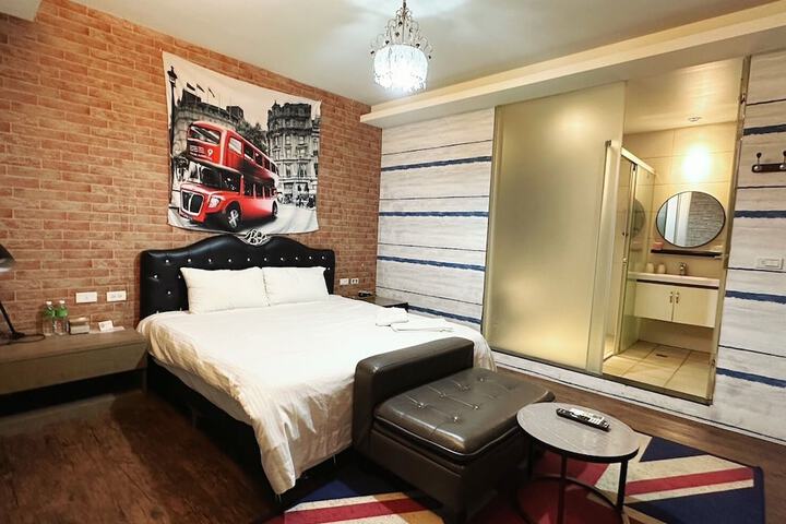Room 9 of 68