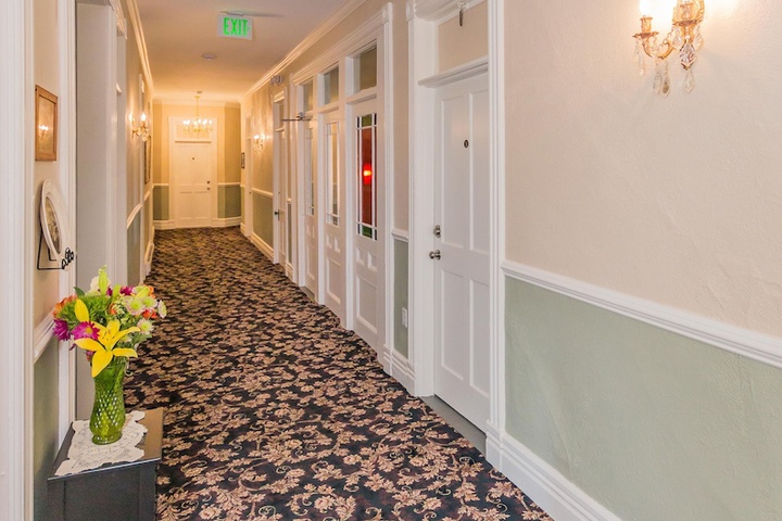 Ballroom/Hall 79 of 95