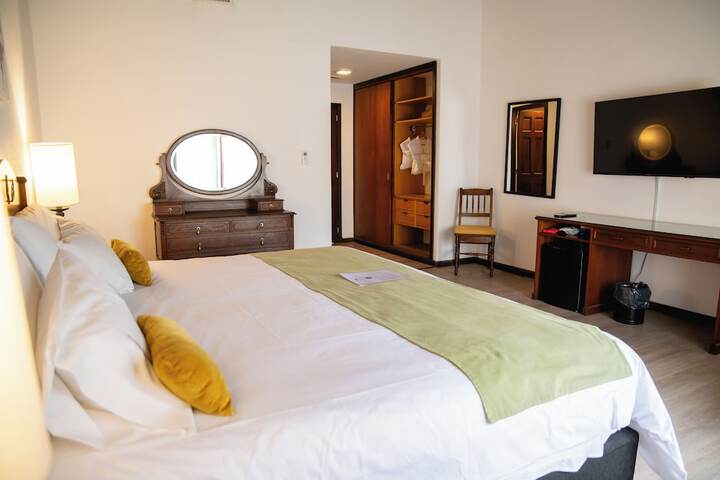Room 11 of 80