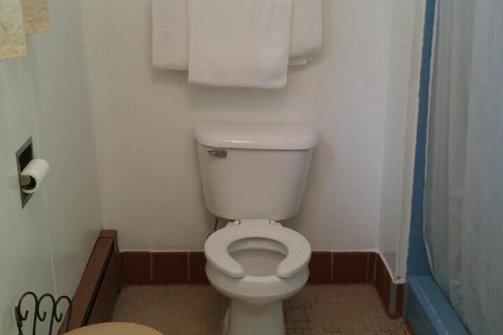 Room 7 of 12