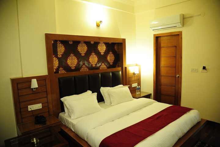 Room 49 of 76