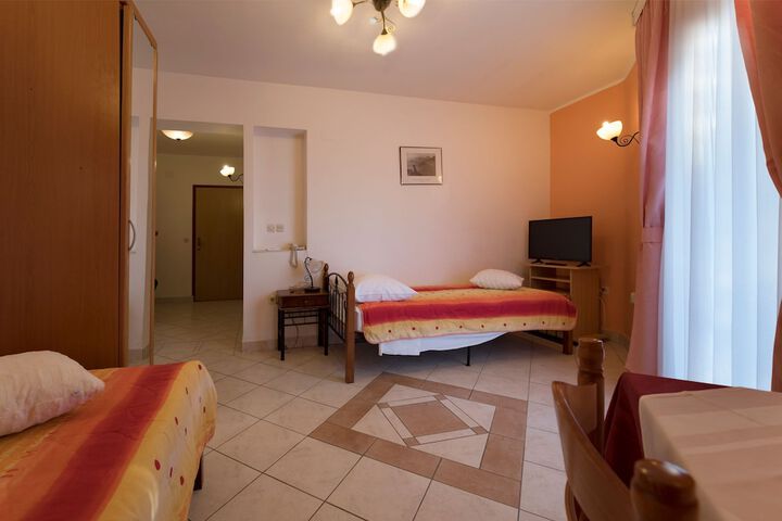 Room 15 of 29