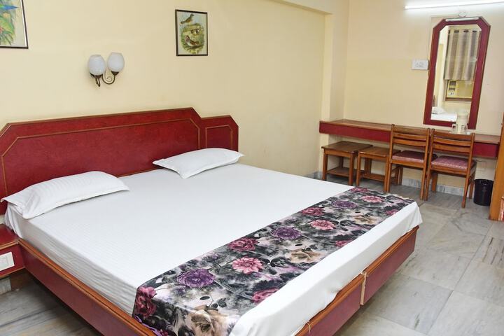 Room 34 of 48