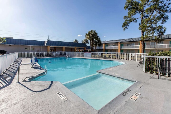 Pool 43 of 70