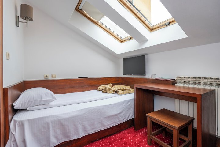 Room 4 of 30