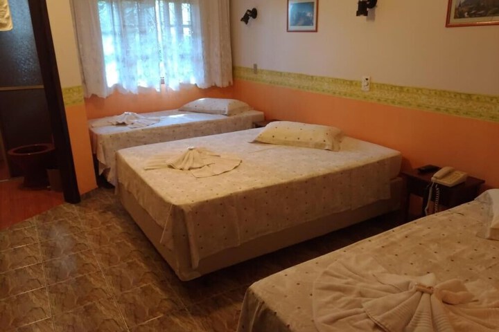 Room 35 of 181