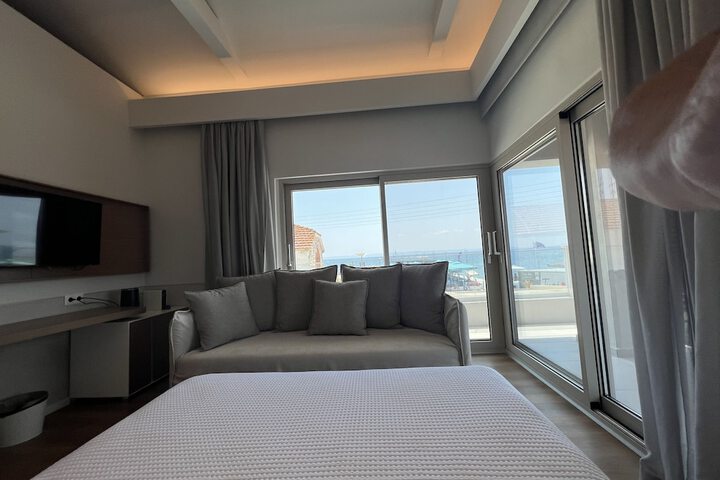 Room 32 of 62