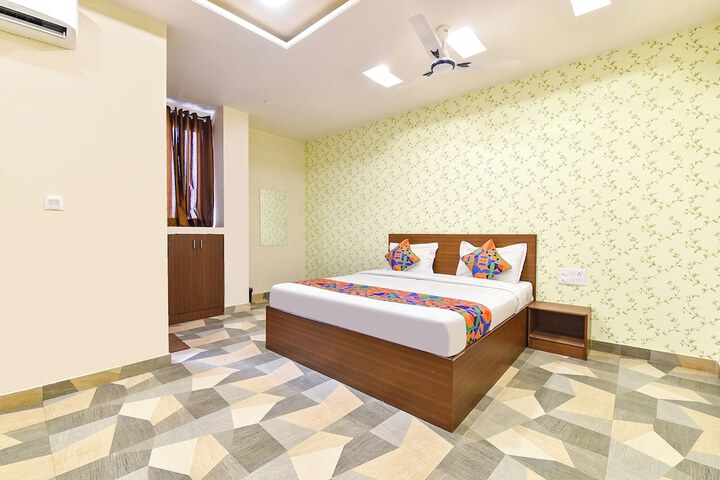 Room 10 of 30