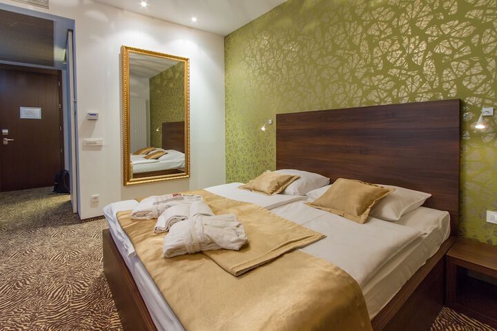 Room 4 of 68