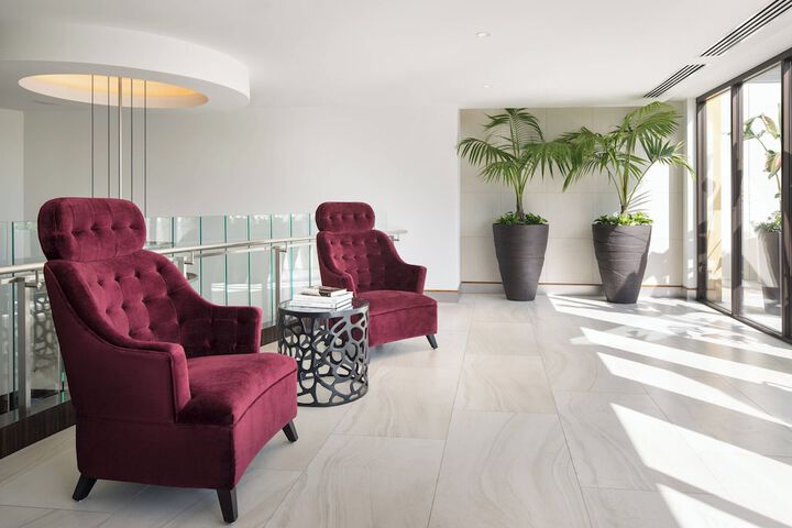Lobby lounge